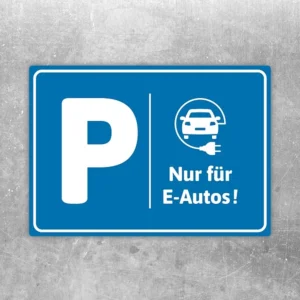 Blauer Aufkleber für E-Autos-Parkplätze mit P-Symbol und Auto-Icon.