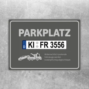 Grauer Aufkleber für Parkplatz mit großem individuellem Kennzeichen und klarer Hinweiswirkung.