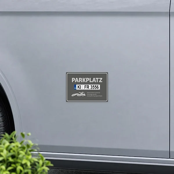 Edler Parkplatz-Aufkleber mit großem Kennzeichenmotiv für reservierte Stellplätze und klare Zuordnung.