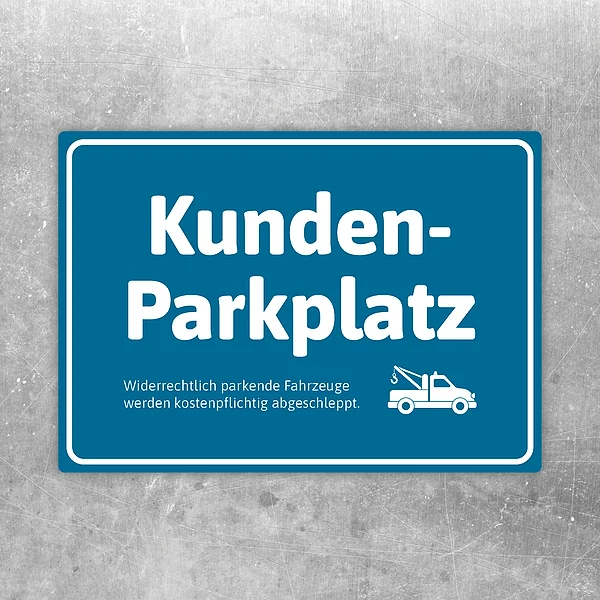 Blauer Aufkleber mit der Aufschrift Kundenparkplatz und Abschleppwagen-Symbol.