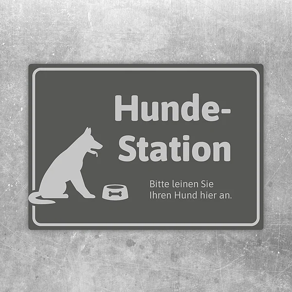 Grauer Aufkleber Hundestation mit Hundesilhouette und Hinweis, den Hund hier anzuleinen.