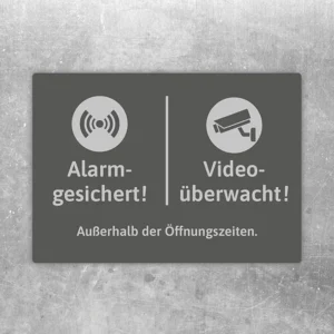 Aufkleber mit Alarm- und Videoüberwachungs-Hinweis außerhalb der Öffnungszeiten