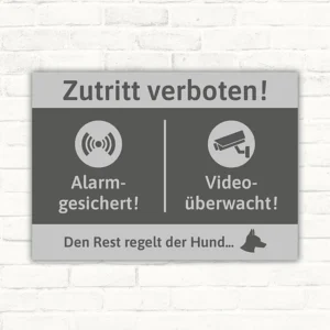 Schild mit Text Video-Alarm-Hund, Zutritt verboten, Alarmgesichert und Videoüberwacht.
