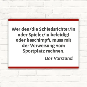 Weißer Schild mit Hinweis zum respektvollen Umgang mit Schiedsrichterinnen und Schiedsrichtern im Sport.