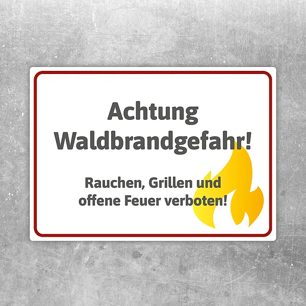 Aufkleber mit dem Hinweis Waldbrandgefahr und Flammensymbol für Außenbereiche.