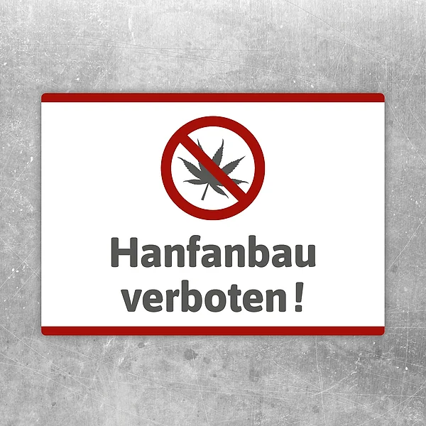 Aufkleber mit durchgestrichenem Hanfblatt und dem Text Hanfanbau verboten.