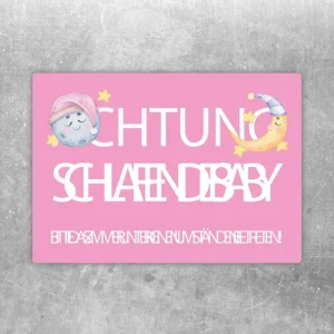 Aufkleber mit Hinweis auf ein schlafendes Baby im rosa Mädchen-Motiv.