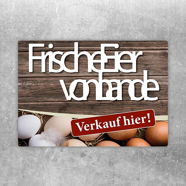 Aufkleber mit dem Hinweis Frische Eier vom Lande Verkauf hier für Hofladen und Eierverkauf.