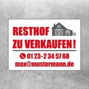 Aufkleber mit der Aufschrift Resthof zu verkaufen und Hausmotiv für den Immobilienverkauf.