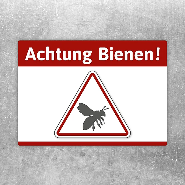 Aufkleber mit der Aufschrift Achtung Bienen und Bienenwarnsymbol für klare Hinweise.