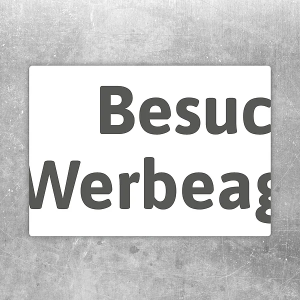 Aufkleber mit dem Hinweis Besucher für den Parkplatz einer Werbeagentur