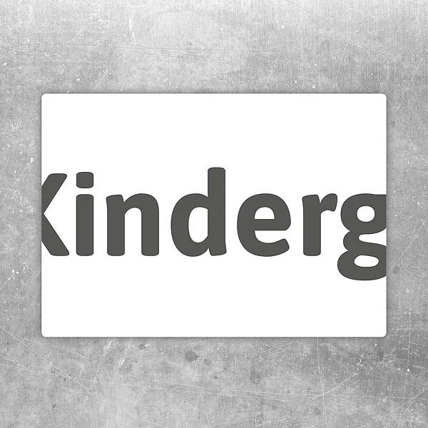 Aufkleber mit Hinweis für den Kindergarten-Parkplatz und klarer Kennzeichnung.