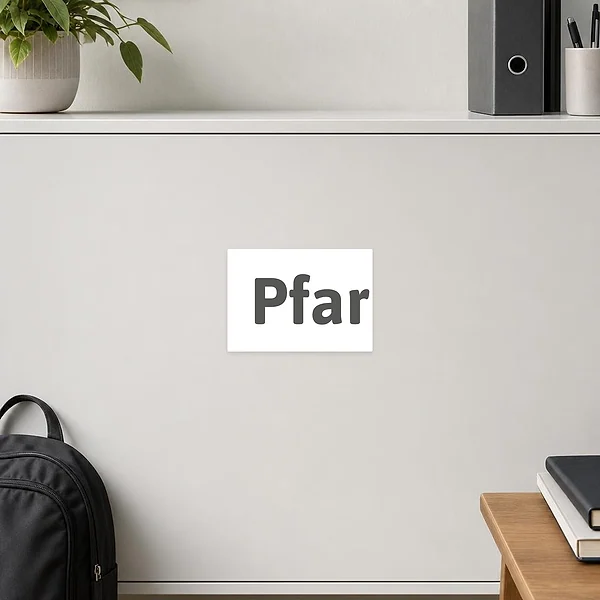 Querformatiger Aufkleber mit Motivtext Pfarrer zur Kennzeichnung eines reservierten Parkplatzes.