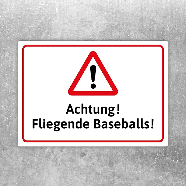Warnaufkleber mit Dreiecksymbol und Text „Achtung! Fliegende Baseballs!“ für den Sportplatz.