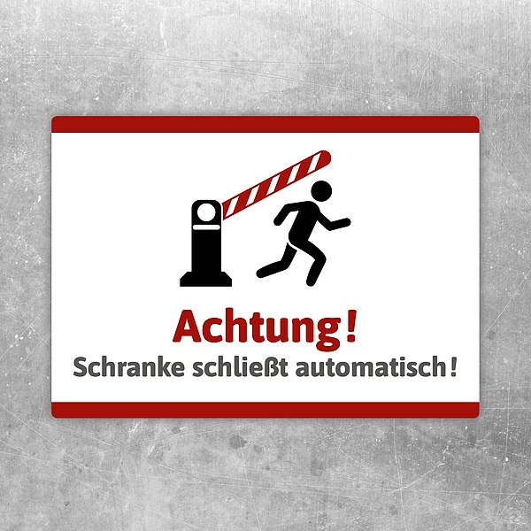 Warnaufkleber mit Schranke und Warntext „Achtung! Schranke schließt automatisch!“