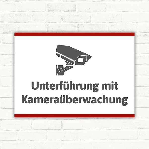 Schild Unterführung mit Kameraüberwachung mit gut lesbarem Motiv „Unterführung mit Kameraüberwachung“