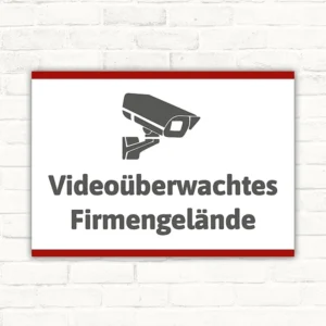 Schild Videoüberwachtes Firmengelände mit gut lesbarem Motiv „Videoüberwachtes Firmengelände“