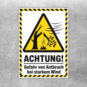 Aufkleber mit Warnsymbol und Text „Achtung! Gefahr von Astbruch bei starkem Wind“ in Gelb, Schwarz und Weiß.