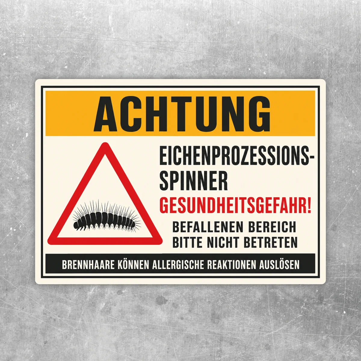 Achtung Eichenprozessionsspinner Warnaufkleber mit Warndreieck und Gesundheitsgefahr in Gelb, Rot, Schwarz und Weiß.