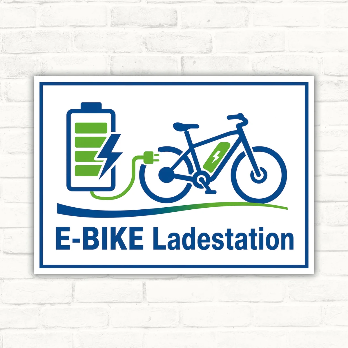 E-Bike Ladestation Schild mit Akku- und Fahrradmotiv sowie dem Schriftzug „E-BIKE Ladestation“ auf weißem Grund.