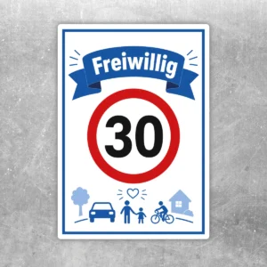 Freiwillig 30 langsam fahren Aufkleber mit blauem Banner, rotem Kreis und kindgerechten Verkehrssymbolen im Hochformat.