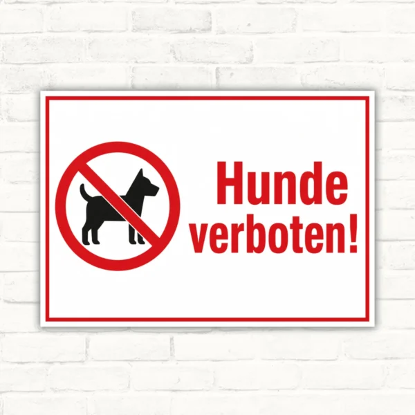 Hundeverbotsschild mit durchgestrichenem Hund und der Aufschrift „Hunde verboten!“ als bedrucktes Schild.