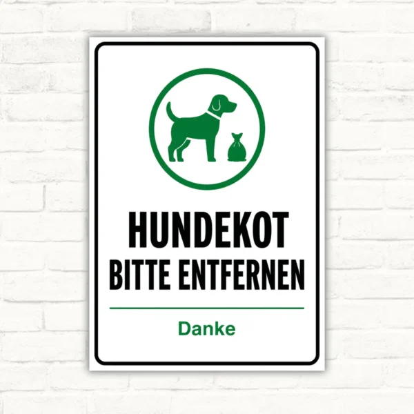 Hundekot bitte entfernen Schild mit grünem Hundesymbol, Kotbeutel und dem Text „Danke“ auf weißem Hintergrund.