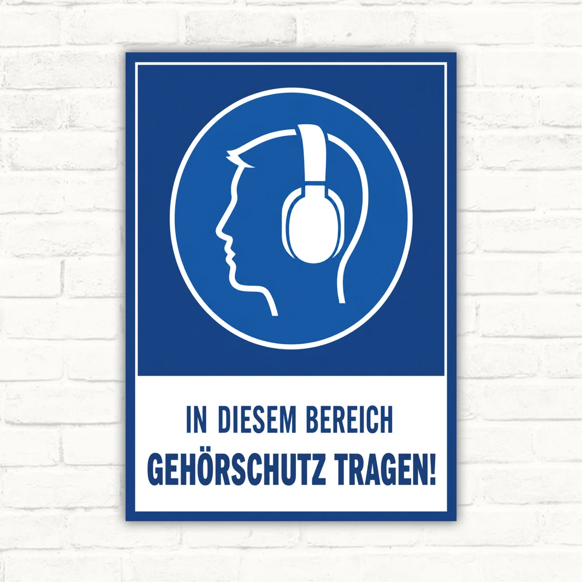 Gehörschutz tragen Schild mit blau-weißem Symbol und dem Text „In diesem Bereich Gehörschutz tragen!“ als Aluminium-Verbundschild.