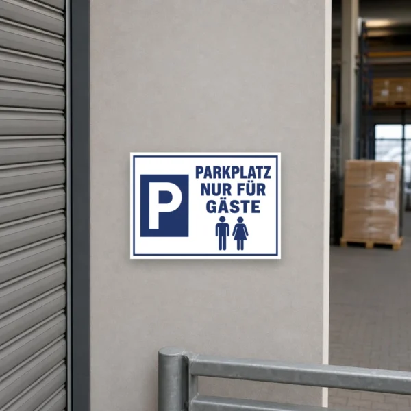 KI-generiertes Anwendungsbeispiel: Parkplatz nur für Gäste Schild an einer Zufahrt mit blauem P-Symbol und klarer Besucherparkplatz-Kennzeichnung.