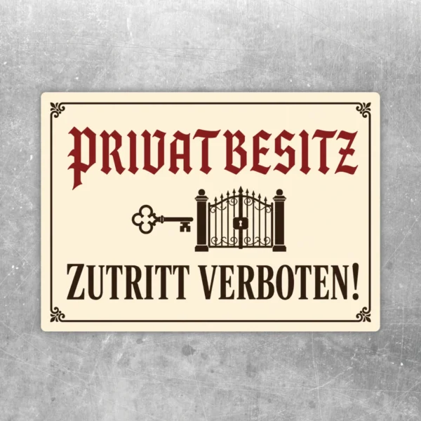 Privatbesitz Zutritt verboten Aufkleber im Altdeutsch-Stil mit Schloss, Schlüssel und auffälliger Warnbotschaft auf hellem Grund.