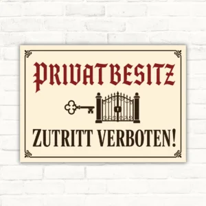 Altdeutsches Schild mit Schlüssel- und Tor-Motiv: PRIVATBESITZ ZUTRITT VERBOTEN, als robustes Verbotsschild.