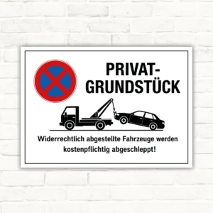 Parkverbotsschild mit Privatgrundstück-Hinweis und Abschleppwagen, Text: widerrechtlich abgestellte Fahrzeuge werden kostenpflichtig abgeschleppt.
