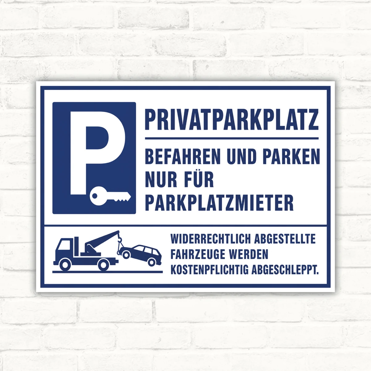 Privatparkplatz Schild mit Text „befahren und parken nur für Parkplatzmieter“ und Abschlepphinweis, blau-weißes Parkplatzschild.