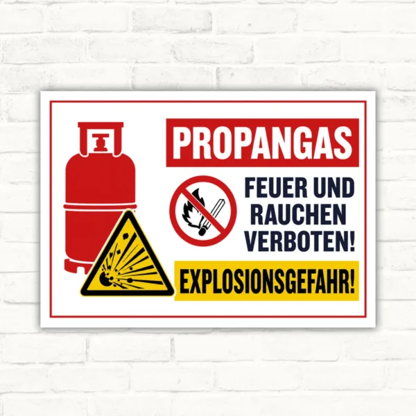Propangas Feuer und Rauchen verboten Schild mit Gasflasche, Verbotssymbol und Explosionsgefahr für den sicheren Einsatzbereich.