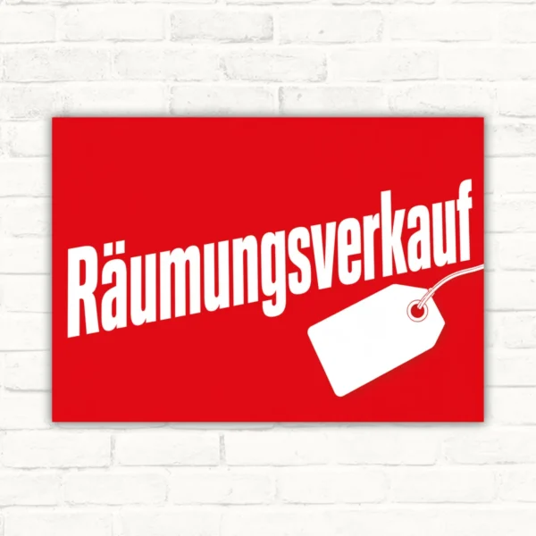 Rotes Räumungsverkauf Schild mit weißem Schriftzug und Preisschild-Motiv als bedruckte Aluminium-Verbundplatte.