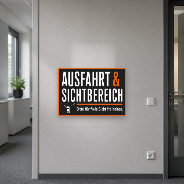 KI-generiertes Anwendungsbeispiel: Schild „Ausfahrt & Sichtbereich“ als Hinweisschild an einer Einfahrt zur freien Sicht.