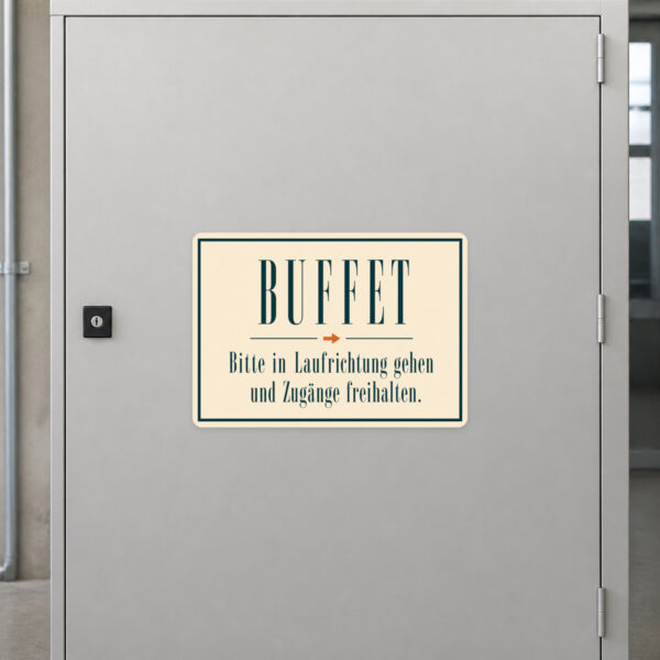 KI-generiertes Anwendungsbeispiel: Buffet Aufkleber mit Laufrichtungs-Hinweis und Speisenillustration auf grauer Fläche.