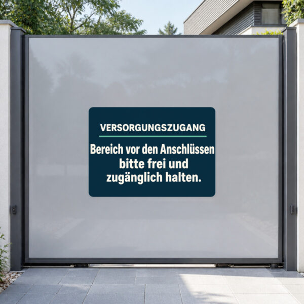 KI-generiertes Anwendungsbeispiel: Versorgungszugang Aufkleber vor Anschlussbereich mit Personen beim Freihalten.