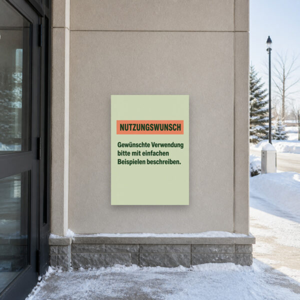 KI-generiertes Anwendungsbeispiel: Nutzungswunsch Schild – gewünschte Verwendung mit Beispielen beschreiben am passenden Einsatzort mit gut sichtbarem Motiv und klarer Beschriftung.