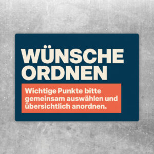 Aufkleber Wünsche ordnen mit drei Personen beim Sortieren farbiger Punkte, cremefarbenes Querformat mit violettem Text.