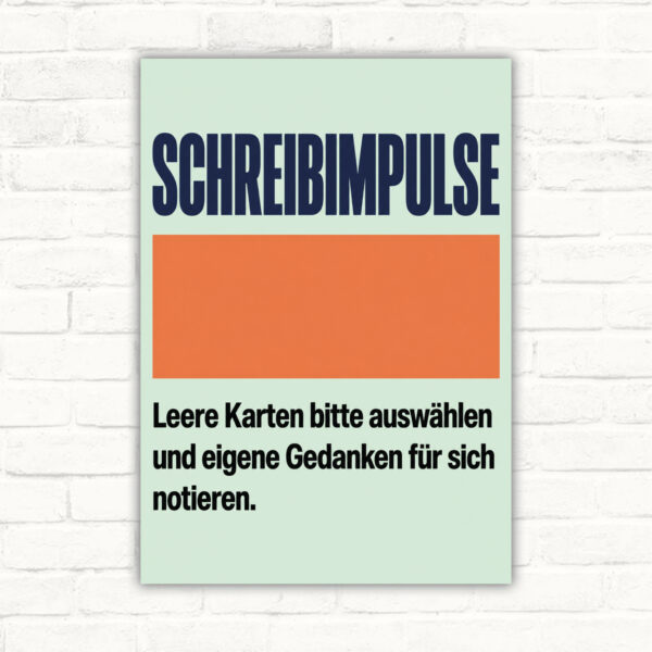 Schreibimpulse Schild mit Text „Leere Karten bitte auswählen und eigene Gedanken für sich notieren“ im Hochformat.