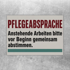 Aufkleber Pflegeabsprache im Querformat mit Hinweistext und Symbolen für Blatt, Rechen und Tropfen in Beige, Braun und Grün.