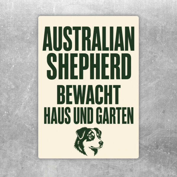 Aufkleber mit Australian Shepherd, rotem Achtung-Schriftzug und Text Hund bewacht Haus und Garten.
