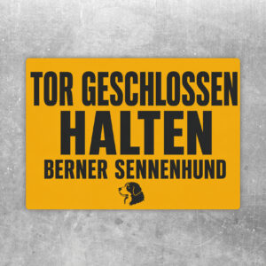Tor geschlossen halten Aufkleber mit Berner Sennenhund, Warntext, Zaunmotiv und orangefarbenem Ausrufezeichen.