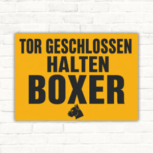 Hundeschild im Querformat mit Boxer und Text „Achtung! Bitte Tor geschlossen halten.“ als Schild für Zaun oder Tor.