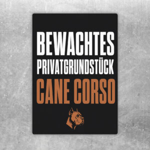 Aufkleber mit Cane Corso, rotem Vorsicht-Schriftzug und Text Bewachtes Privatgrundstück auf dunklem Hintergrund.