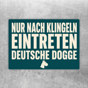 Aufkleber Deutsche Dogge im Querformat mit Text Vorsicht und Bitte nur nach Klingeln eintreten auf beigem Grund.