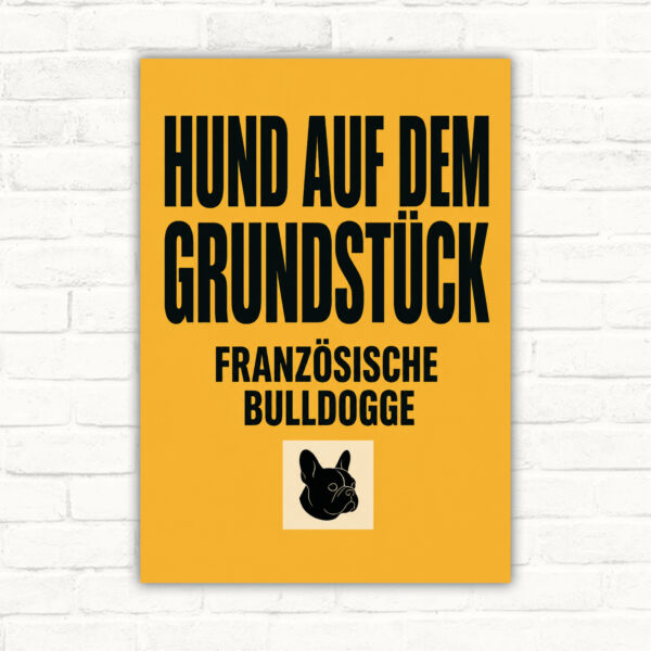 Hundeschild Französische Bulldogge „Vorsicht! Hund auf dem Grundstück.“ mit gut lesbarem Motiv und klarer Beschriftung als bedrucktes Schild aus Aluminium-Verbundplatte.