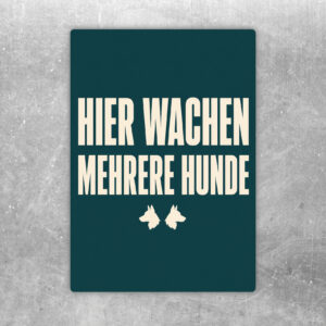 Aufkleber mit rotem Achtung-Schriftzug, drei wachsamen Hunden und Text „Hier wachen mehrere Hunde“.