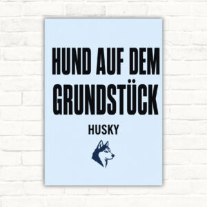 Hundeschild mit Husky-Motiv und Wortlaut „Achtung! Hund auf dem Grundstück.“ als bedrucktes Warnschild.